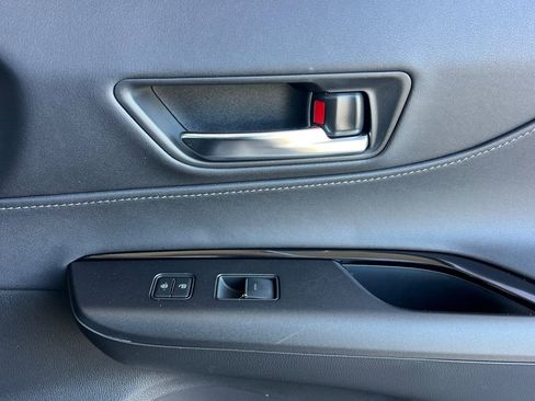 Certified 2024 Toyota Venza LE image 21