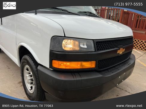 Used 2021 Chevrolet Express 2500 w/ Driver Convenience Package image 13