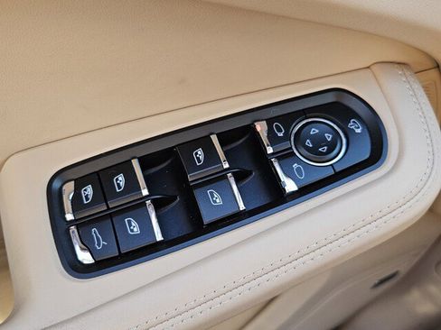 Used 2022 Porsche Macan image 37