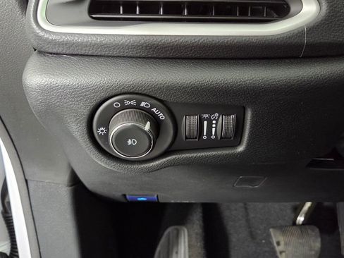 New 2026 Chrysler Pacifica Select image 19