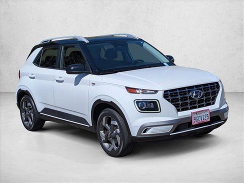 Used 2023 Hyundai Venue Limited FWD image 3