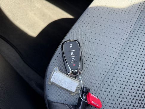 Used 2025 Chevrolet Trax LT FWD image 21