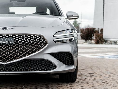 Used 2025 Genesis G70 2.5T image 8