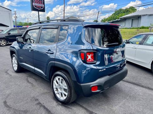 Used 2021 Jeep Renegade Latitude w/ Convenience Group AWD/4WD image 3