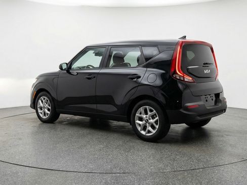 Used 2025 Kia Soul LX w/ LX Technology Package FWD image 6