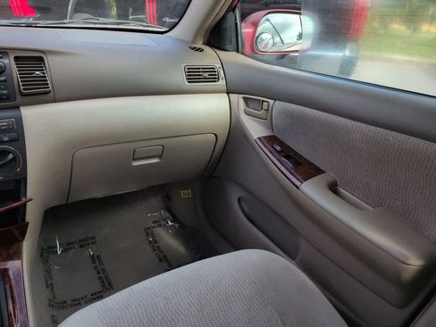 Used 2005 Toyota Corolla LE w/ Audio Value Pkg FWD image 16