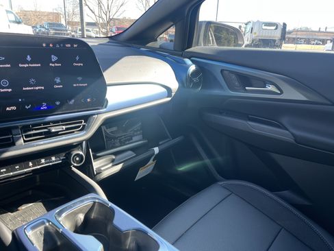 New 2026 Chevrolet Equinox EV LT image 30