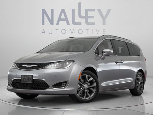 Used 2018 Chrysler Pacifica Limited FWD image 12