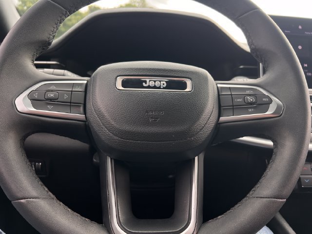 Used 2023 Jeep Compass Latitude AWD/4WD image 21