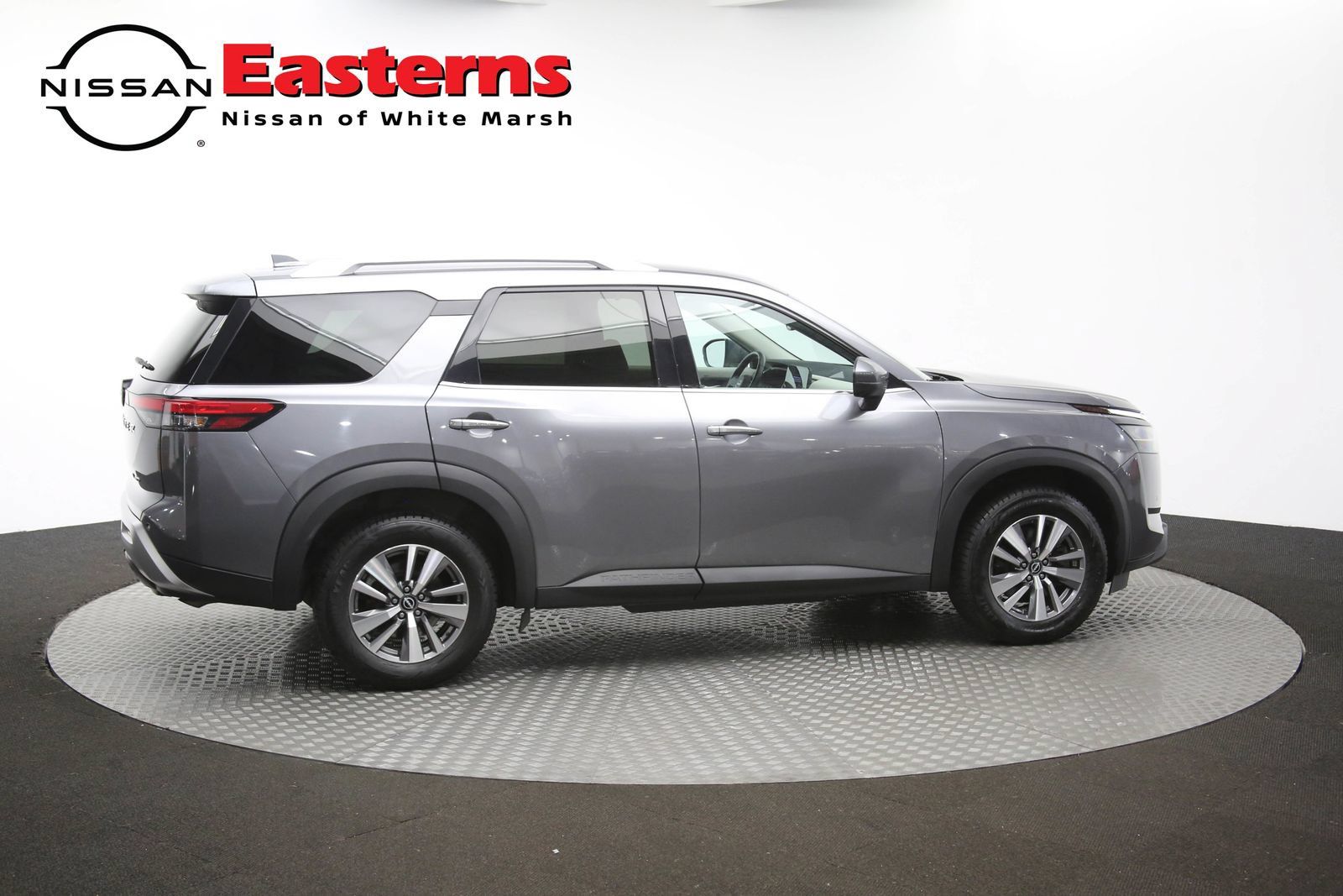 Used 2022 Nissan Pathfinder SL AWD/4WD image 44