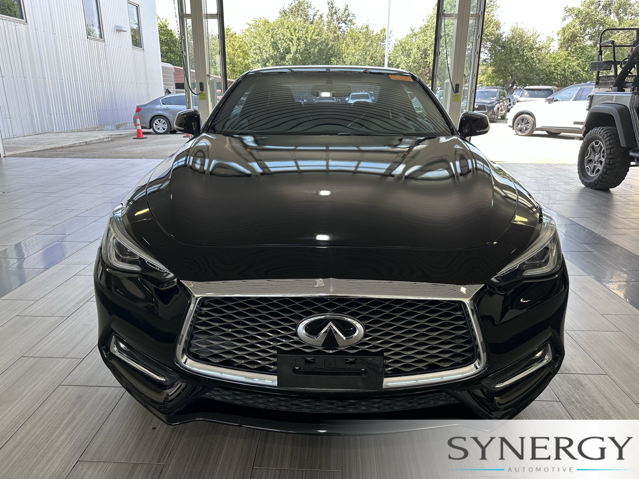 Used 2018 INFINITI Q60 3.0t Luxe RWD image 25