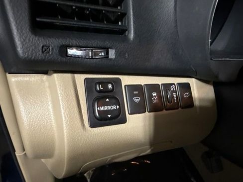 Used 2012 Toyota Highlander Limited w/ Tow Pkg AWD/4WD image 11
