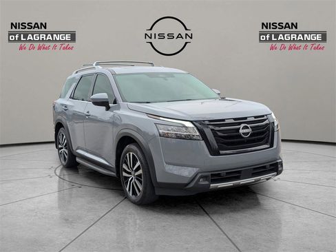 Used 2023 Nissan Pathfinder Platinum w/ Lighting Package (N93) image 3