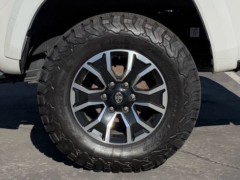 Certified 2022 Toyota Tacoma TRD Sport image 10