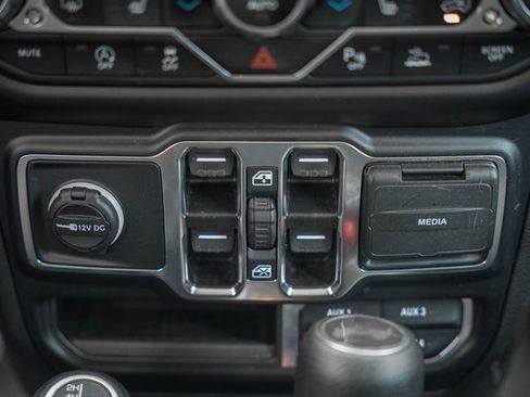 Used 2022 Jeep Wrangler Unlimited Sahara w/ Dual Top Group image 25