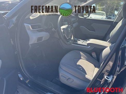 Used 2023 Toyota Highlander L image 7