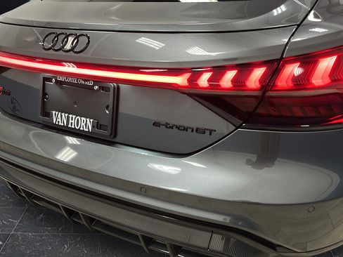 Used 2023 Audi RS e-tron GT w/ Carbon Performance Package AWD/4WD image 39