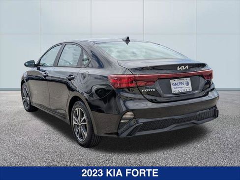 Used 2023 Kia Forte LXS FWD image 3