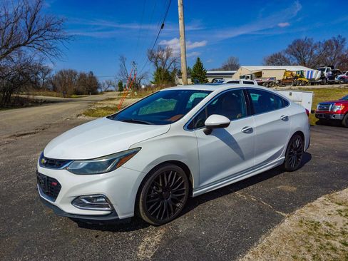 Used 2017 Chevrolet Cruze Premier FWD image 7