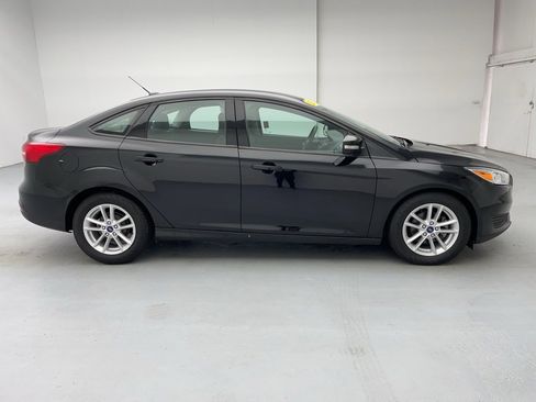 Used 2017 Ford Focus SE image 12