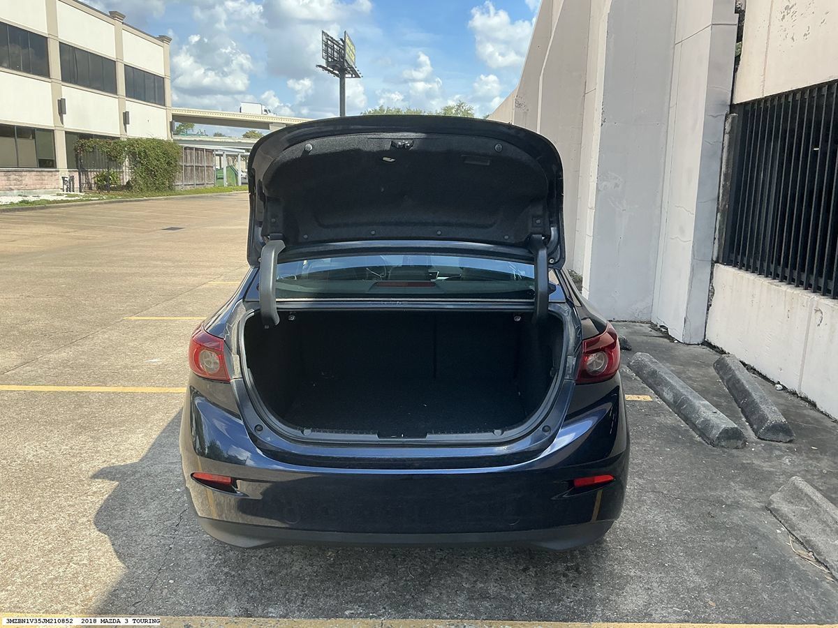 Used 2018 MAZDA MAZDA3 Touring FWD image 10