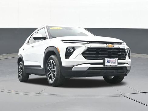 Used 2025 Chevrolet TrailBlazer LT AWD/4WD image 55