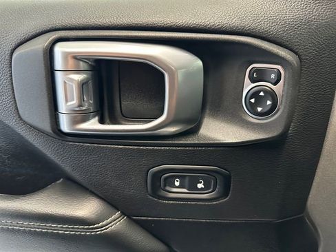 Used 2020 Jeep Wrangler Unlimited Sahara AWD/4WD image 19