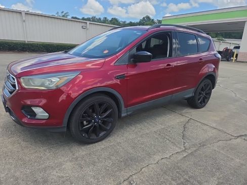 Used 2018 Ford Escape SE w/ SE Sport Appearance Package FWD image 4