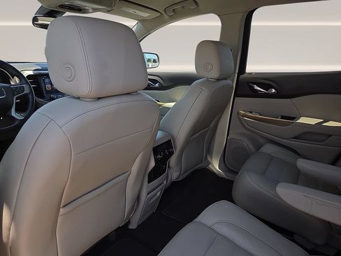 Used 2018 GMC Acadia Denali w/ Technology Package FWD image 10