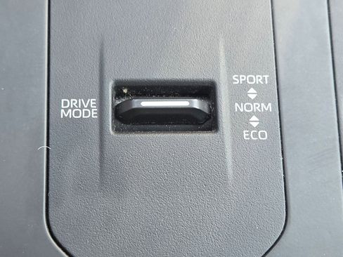 Used 2023 Toyota Highlander L FWD image 13