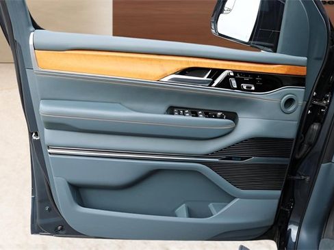 Used 2023 Jeep Grand Wagoneer L Series III w/ Rear Seat Video Group 1 image 11