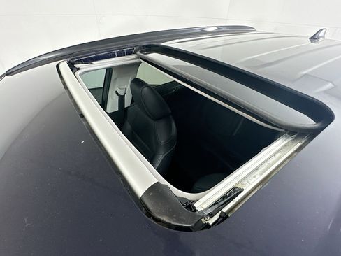 Used 2021 Toyota RAV4 Limited image 26