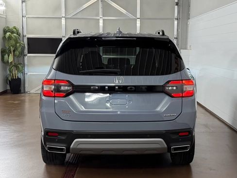 Used 2023 Honda Pilot Touring image 4