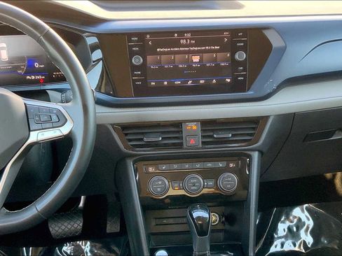 Used 2024 Volkswagen Taos SE image 6