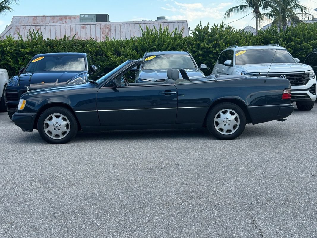 Used 1995 Mercedes-Benz E 320 Convertible image 2