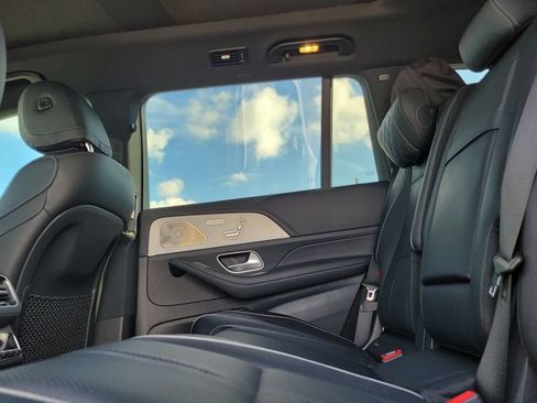 Used 2022 Mercedes-Benz GLS 450 4MATIC image 11