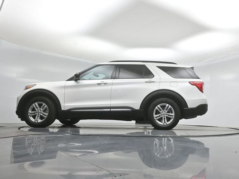 Used 2023 Ford Explorer XLT RWD image 54