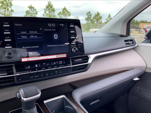 Used 2024 Toyota Sienna XLE image 34