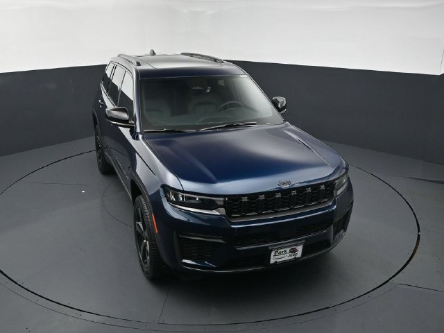 New 2026 Jeep Grand Cherokee Limited w/ Limited Altitude Package AWD/4WD image 16