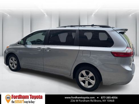 Used 2017 Toyota Sienna LE image 5