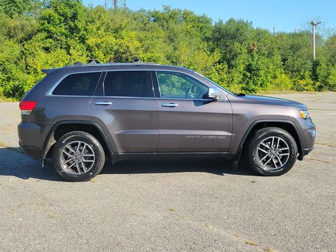 Used 2019 Jeep Grand Cherokee Limited w/ Trailer Tow Group IV AWD/4WD image 4