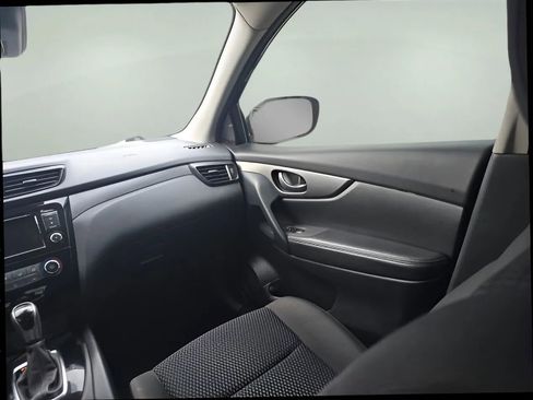 Used 2021 Nissan Rogue Sport S image 16