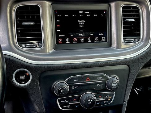 Used 2022 Dodge Charger SXT RWD image 17