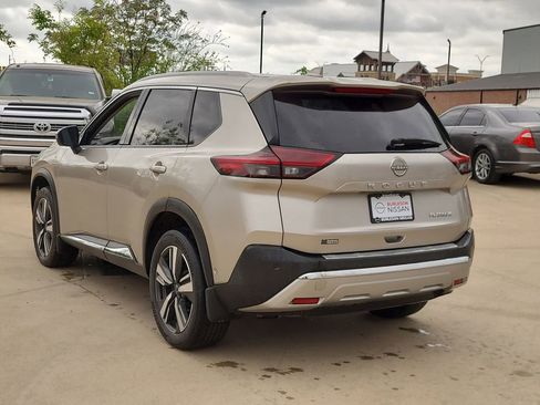 Certified 2022 Nissan Rogue Platinum w/ Head-Up Display Package image 2