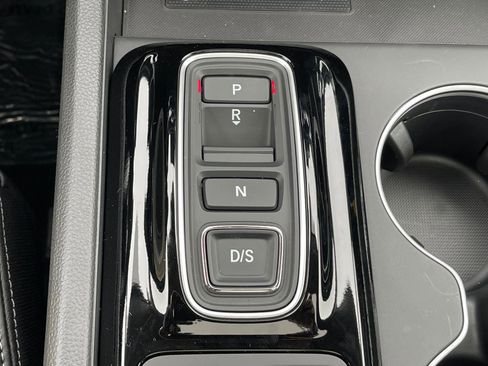 Used 2025 Honda Pilot Touring image 23