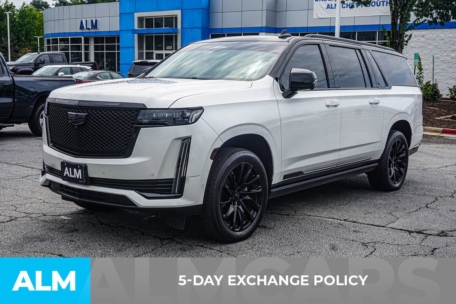 Used 2023 Cadillac Escalade ESV Sport w/ LPO, ONYX Package AWD/4WD image 4