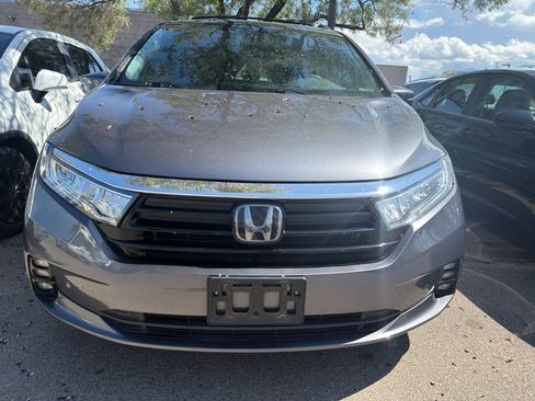 Used 2023 Honda Odyssey Elite image 2