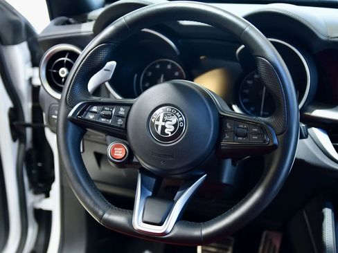 Used 2022 Alfa Romeo Stelvio Veloce AWD/4WD image 19
