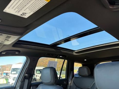 Used 2025 Cadillac XT6 Premium Luxury image 26