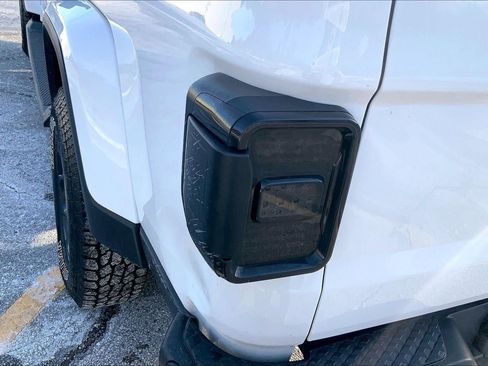 Used 2023 Jeep Gladiator Sport image 25